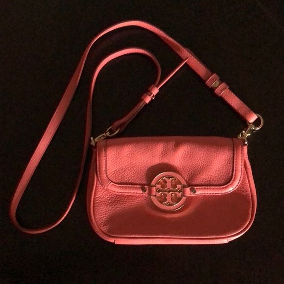 Tory Burch Handbags - Tory Burch Coral “Amanda” Crossbody Purse